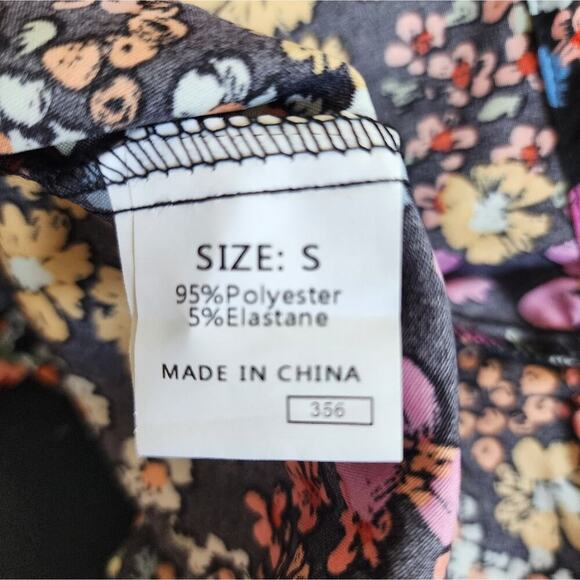 BOUTIQUE BLACK FLORAL CAP SLEEVE MULTI COLOR FLORAL DRESS  MULTIPLE SIZES - Picture 7 of 7